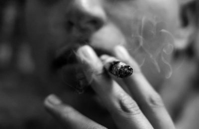 Verdien Je Geld Met Het Roken Van Wiet: Amerikaans Bedrijf Zoekt Een Weed Tester, Salaris $ 3000 Per Maand