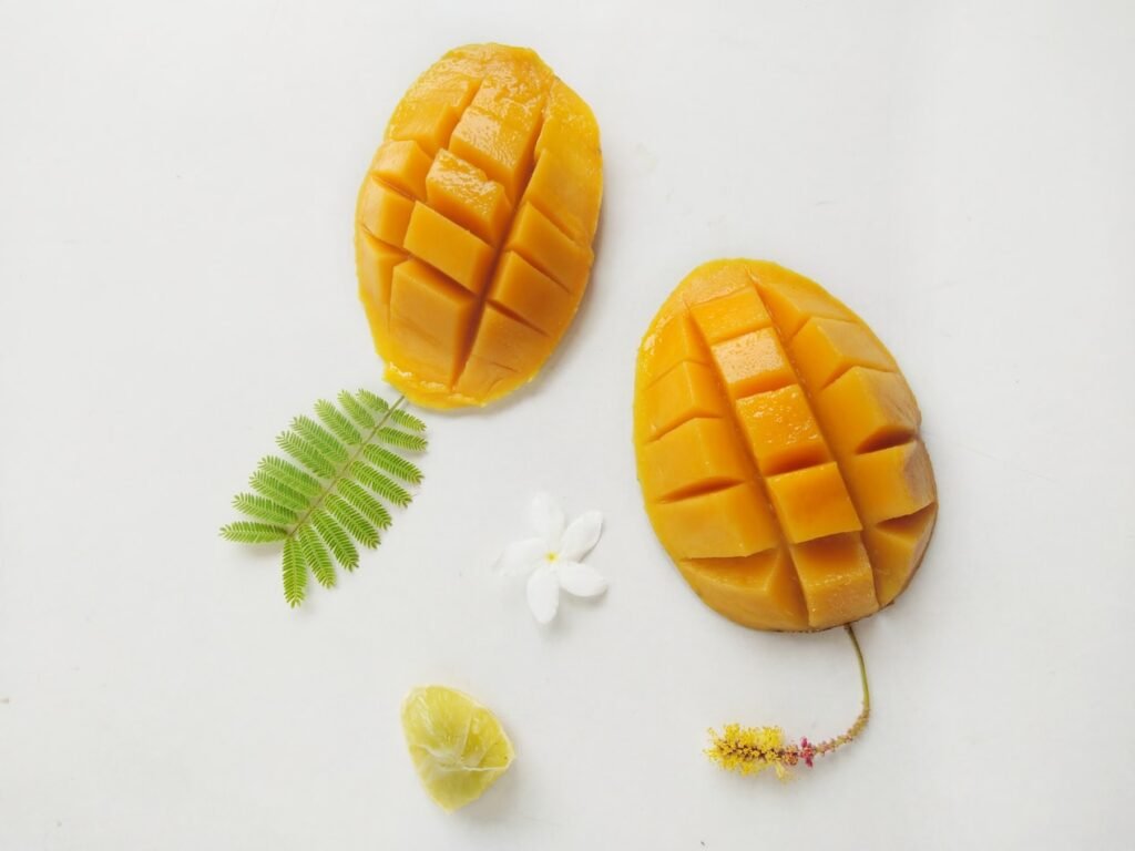 Mango jest bogate w mircen, jeden z najpowszechniejszych terpenów w konopiach.